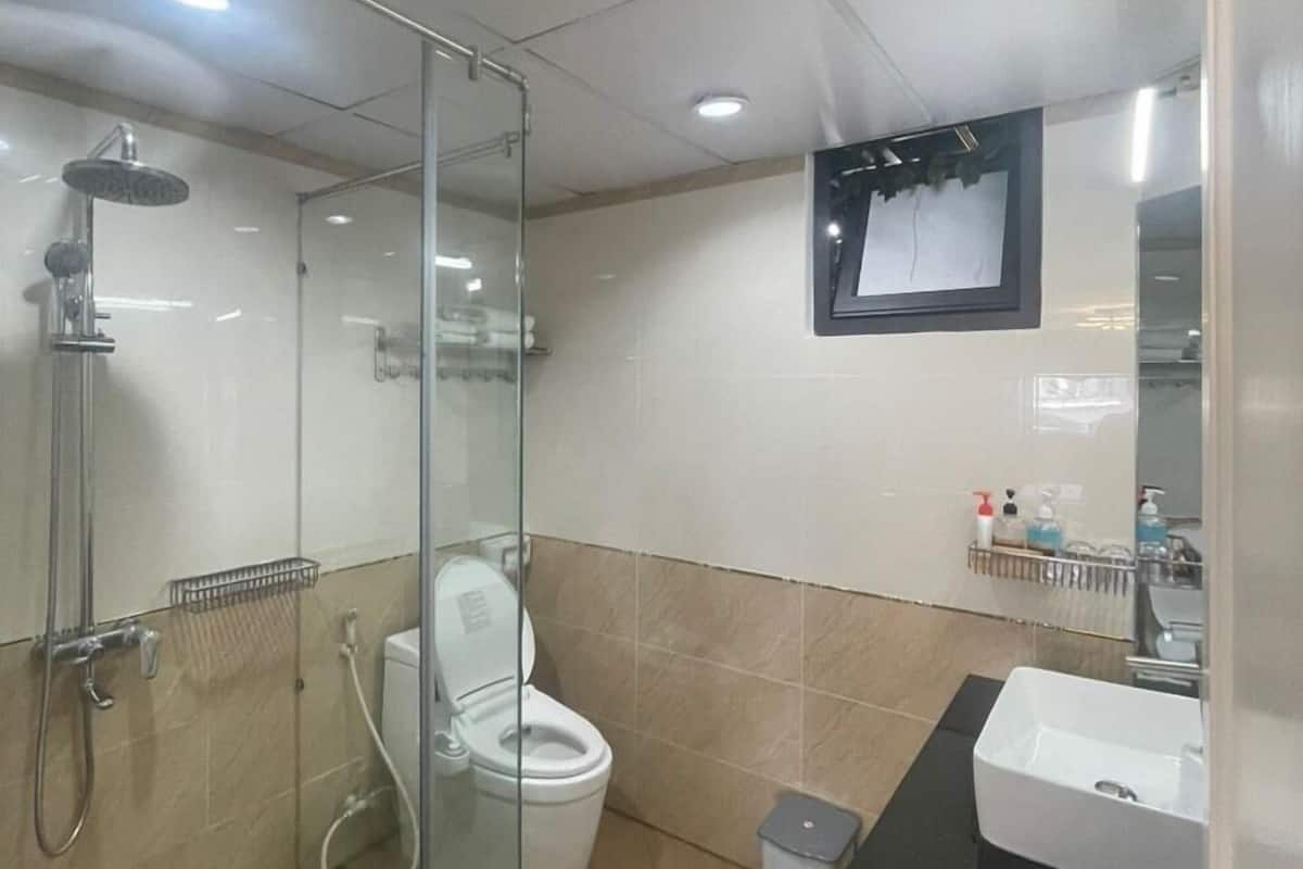 Đồ dùng nhà tắm miễn phí, máy sấy tóc, dép đi trong nhà 