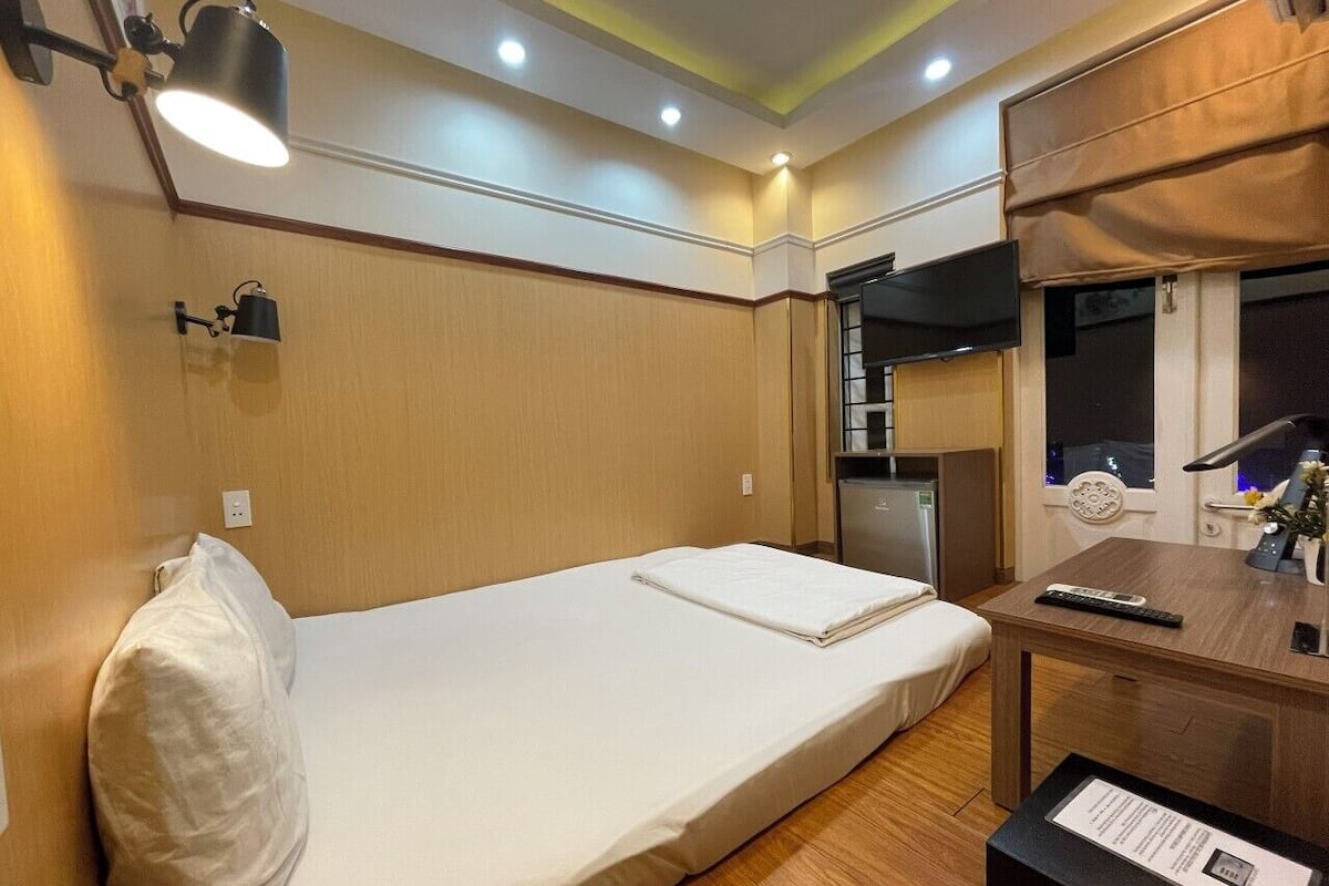 Desk, laptop workspace, iron/ironing board, free WiFi