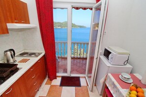 Fridge, microwave, stovetop, toaster