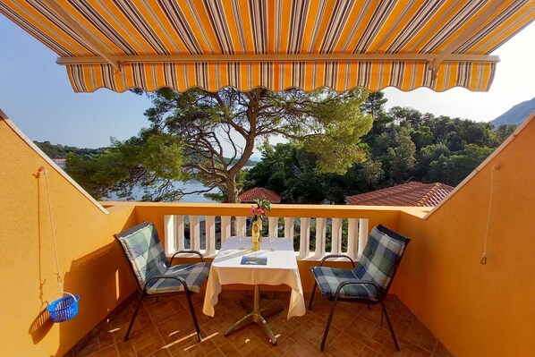 Outdoor dining - Apartments Vinko Mljet- One-Bedroom Apartment with Terrace (A4) (Sobra)