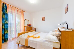 3 chambres, fer et planche à repasser, lit parapluie, Wi-Fi gratuit
