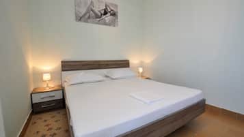 1 dormitorio, tabla de planchar con plancha, cuna de viaje y wifi gratis