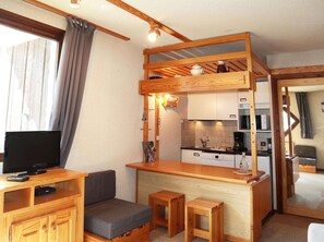 Lavavajillas, cafetera y tetera y tostadora 