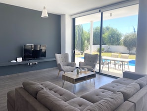 Luxury Villa, Nissi Pearl 4 | Living area | 1-inch Smart TV with satellite channels - Ayia Napa Nissi Pearl Villas (Ayia Napa)