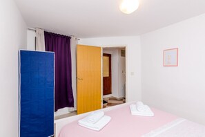 1 bedroom, iron/ironing board, internet