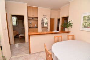 Dining - 2 bedroom apartment with garden (Mlini)