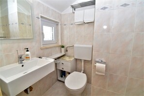 Bathroom - 2 bedroom apartment with garden (Mlini)