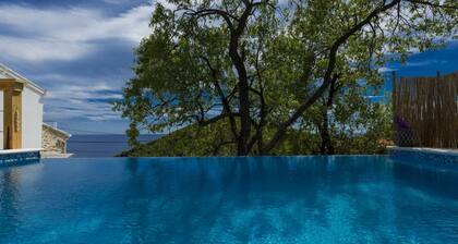 Villa Dundo Pero - Four Bedroom Villa with Swimming Pool and Sea View