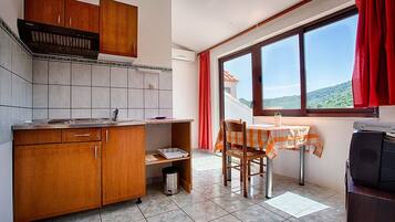 Fridge, stovetop, toaster