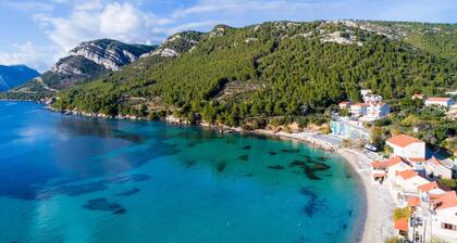 Villa Nives - Three-Bedroom Villa with Terrace and Sea View