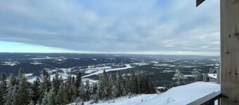 Newly built 4-bedroom apartment with amazing views and ski-in/ski-out!