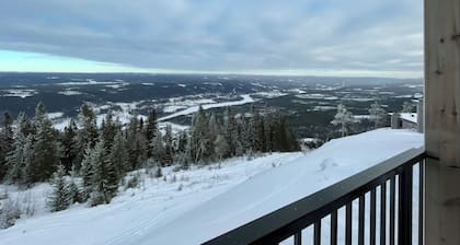 Newly built 4-bedroom apartment with amazing views and ski-in/ski-out!