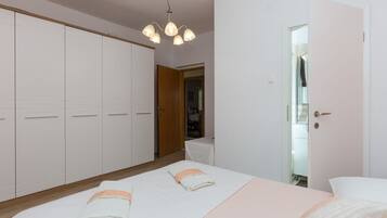 2 bedrooms, iron/ironing board, free WiFi