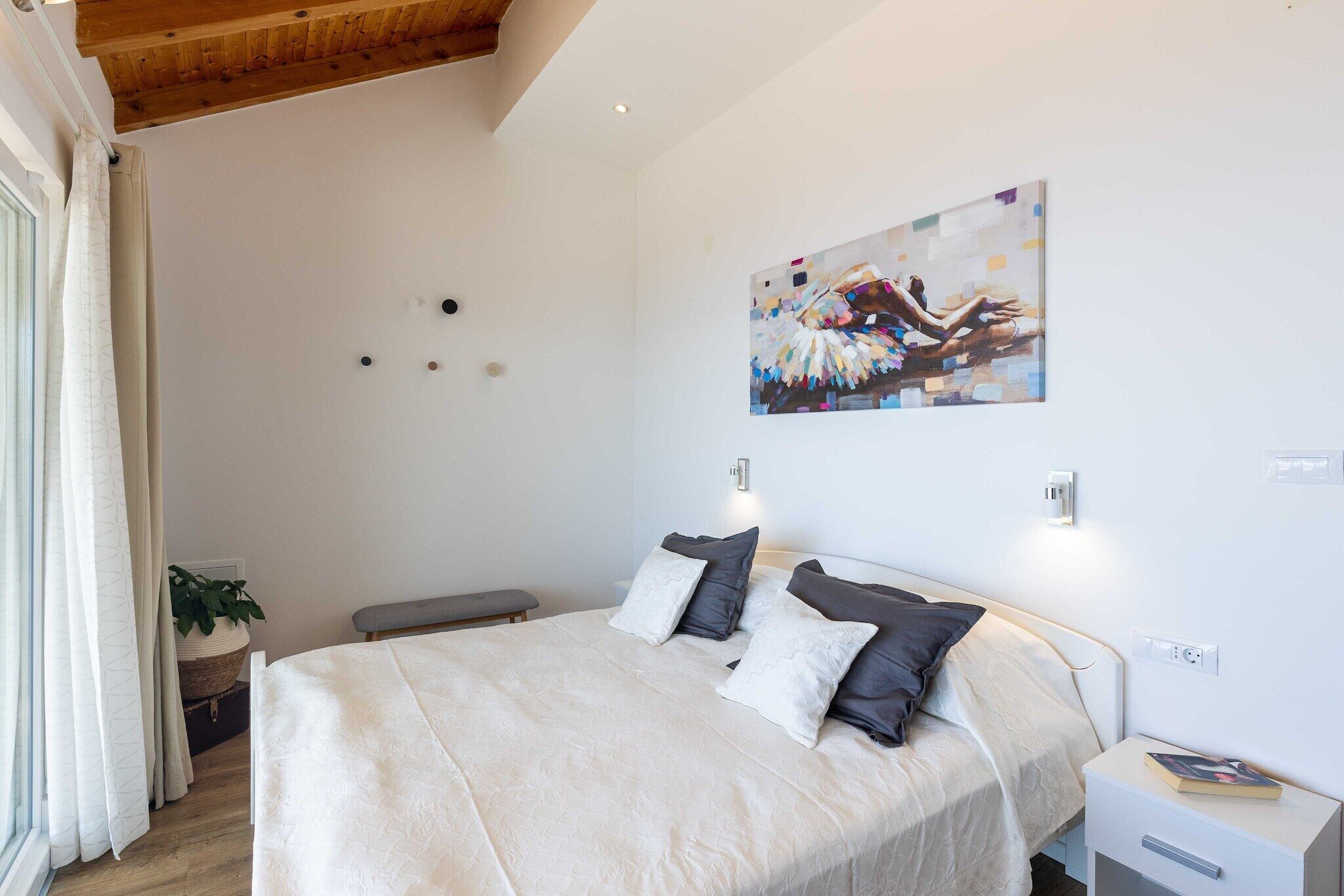 2 bedrooms, iron/ironing board, free WiFi