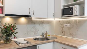 Fridge, microwave, oven, stovetop