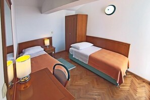 2 bedrooms, iron/ironing board, free WiFi