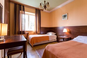 2 bedrooms, iron/ironing board, internet