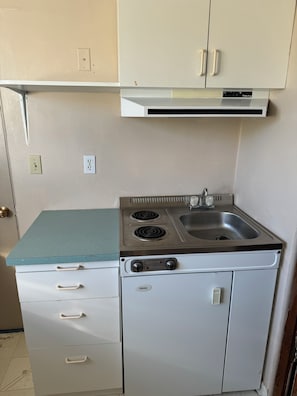 Family Double Room, City View | Desk, free WiFi - Breton Hotel (Breton)