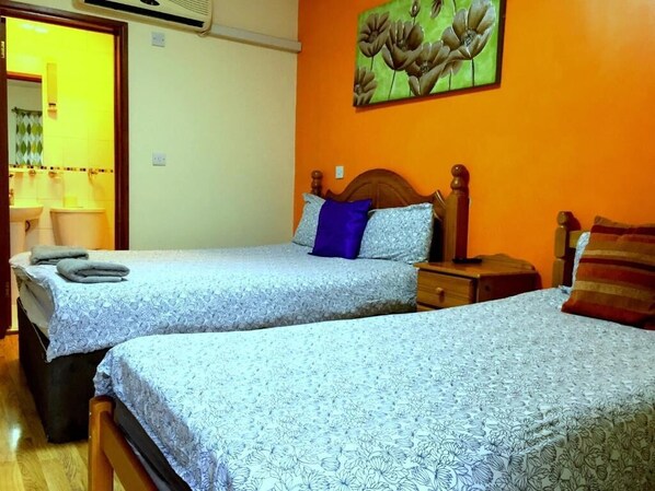 Room - The Oasis Hotel  (Harlow)