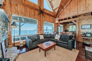 TV connectée, cheminée, lecteur de DVD, espaces bureaux