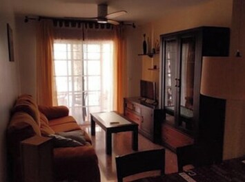 Salón comedor, vista hacia el balcón terraza