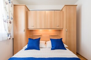 1 bedroom, iron/ironing board, Internet