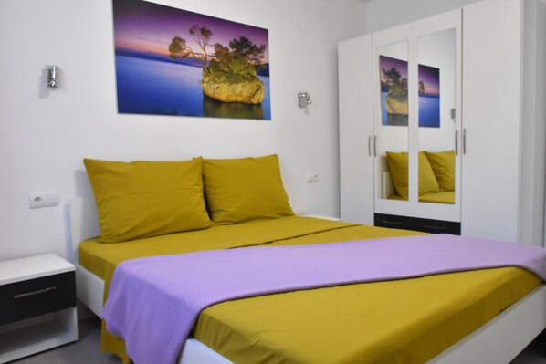 2 habitaciones, tabla de planchar con plancha y wifi gratis 