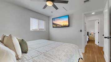 2 bedrooms, iron/ironing board, free WiFi, bed sheets