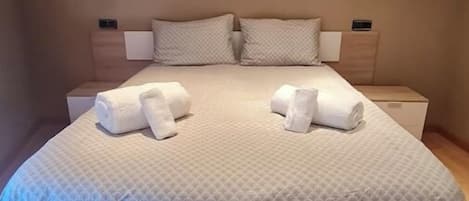 3 Schlafzimmer, BĂŒgeleisen/BĂŒgelbrett, BettwĂ€sche