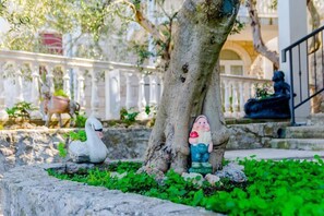 Exterior detail - Villa Kosa - Two Bedroom Apartment with Balcony and Sea View (A2 Plavi) (Brela)