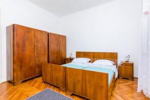2 bedrooms, iron/ironing board, free WiFi