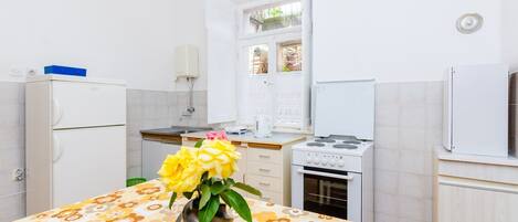 Fridge, oven, stovetop, toaster