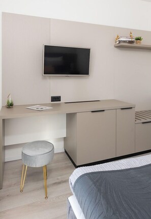 1 habitación, tabla de planchar con plancha y wifi gratis 