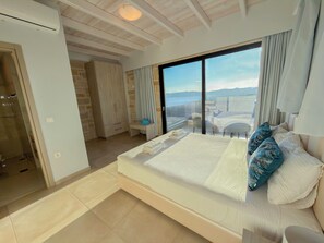 3 bedrooms, in-room safe, iron/ironing board, free WiFi - Paleokastro Luxe Villa - Jacuzzi - HeatedPrivate Pool (Kissamos)