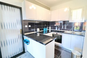 Fridge, oven, stovetop, toaster