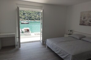 5 chambres, fer et planche à repasser, lit parapluie, Wi-Fi gratuit