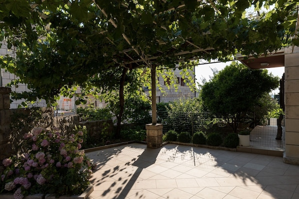 Property grounds - Apartment Vukic - Studio Apartment with Terrace and Garden View (Dubrovnik)
