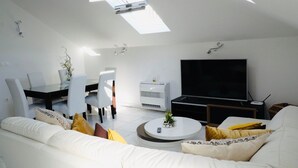 Smart-TV og peis