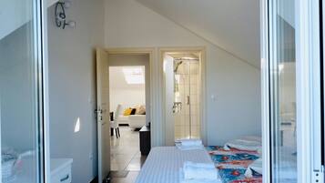 2 bedrooms, iron/ironing board, free WiFi