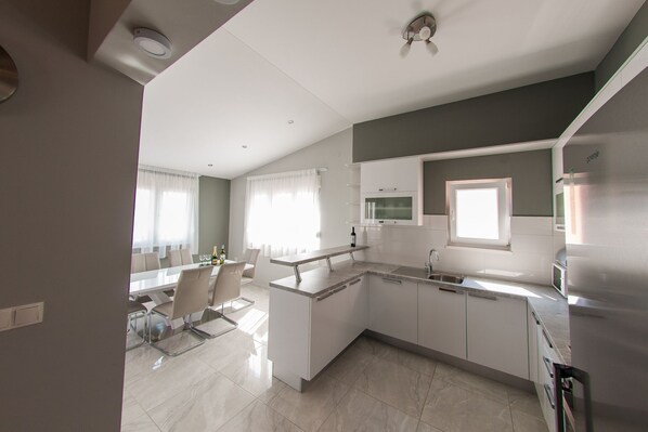 Fridge, microwave, oven, stovetop - Apartments Anita-Luxury Three Bedroom Apartment with Terrace (Stobrec)
