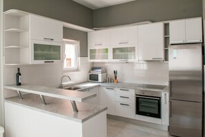 Fridge, microwave, oven, stovetop - Apartments Anita-Luxury Three Bedroom Apartment with Terrace (Stobrec)
