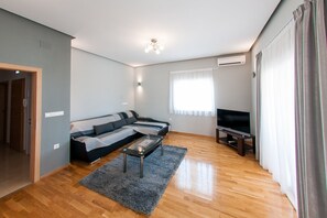 Smart TV - Apartments Anita-Luxury Three Bedroom Apartment with Terrace (Stobrec)