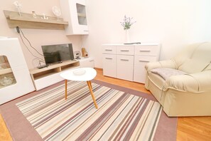 Smart TV - Apartments Peselj-Three Bedroom Apartment with Terrace and Sea View (Smokvica)