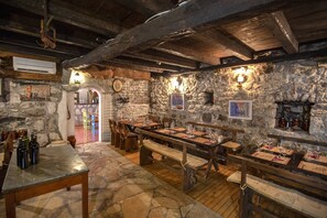 Dining - Holiday Home Stari Zoganj - Two Bedroom Holiday Home with Terrace and Swimming Pool (Potomje)