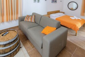 2 bedrooms, iron/ironing board, travel cot, free WiFi - Holiday Home Stari Zoganj - Two Bedroom Holiday Home with Terrace and Swimming Pool (Potomje)