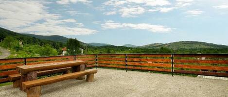 屋外ダイニングエリア