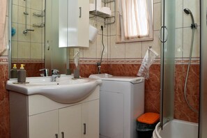 Artículos de higiene personal gratuitos y secador de pelo