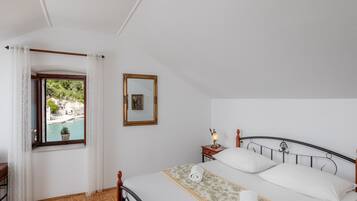 2 slaapkamers, een strijkplank/strijkijzer, reisbedje, gratis wifi
