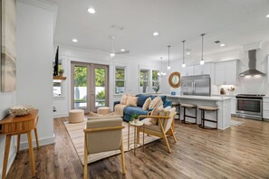 Smart TV - Gone Coastal | Private Pool | 6-Seater Golf Cart | Arcade Games (Watersound)