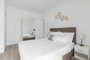 2 slaapkamers, een strijkplank/strijkijzer, reisbedje, gratis wifi